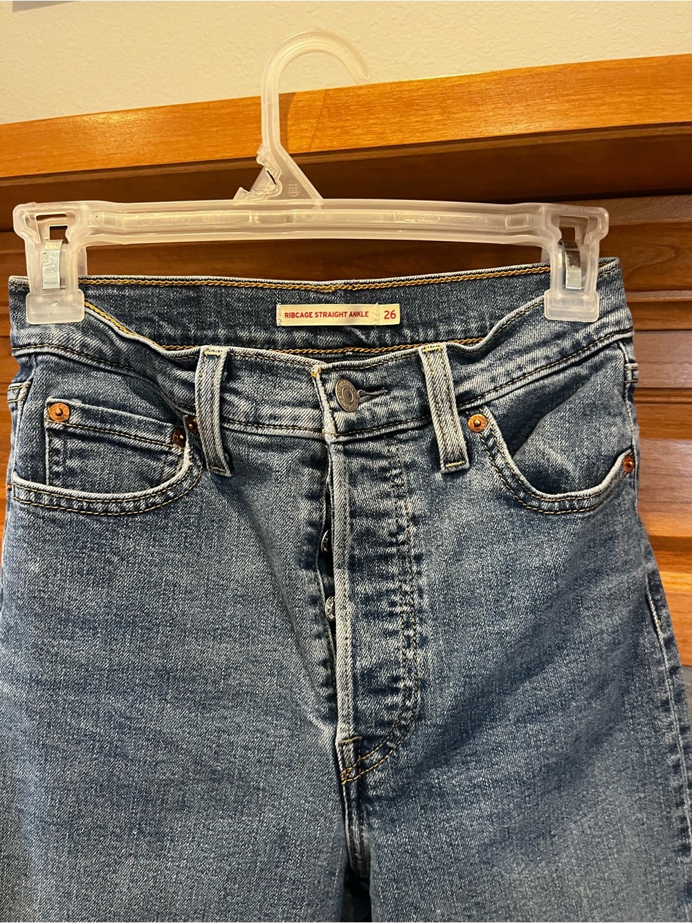 Levi’s ribcage ankle straight pant. Size 26. Slight stretch best for size 25.